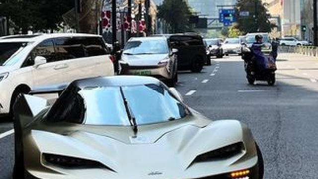 杭州万象城惊现国内仅一台的KTM，造型实在太科幻了