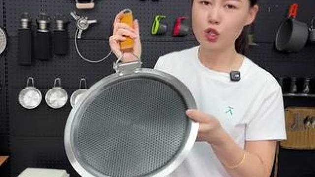 316材质的下层式户外烤盘，不粘锅，没有涂层，而且把手可以折叠，方便户外携带