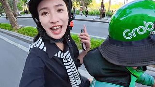 还别说这摩托版滴滴还蛮好玩 好想让师傅下来我去跑几单