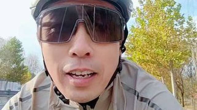 有一个自己热爱又能锻炼身体的体育项目，就尽情的享受吧，不要在乎别人怎么看你！