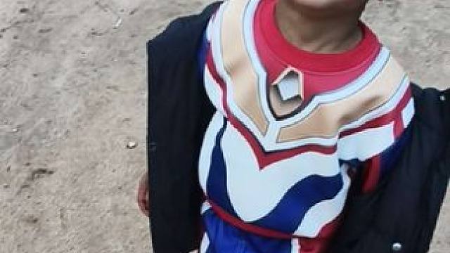 小双穿新衣服可开心了。