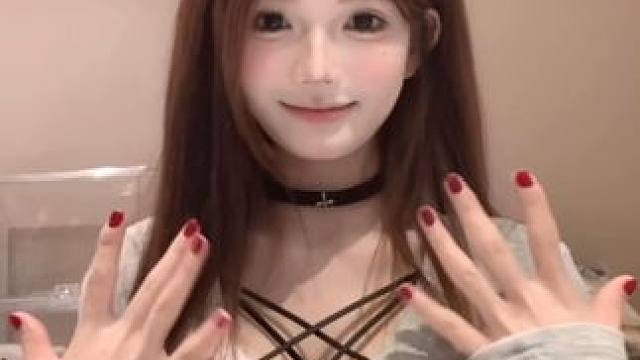 就这样秀我的新美甲