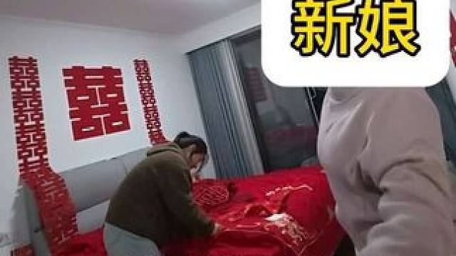 不能和新娘混的太熟啊，我开始担心明天的拍摄了