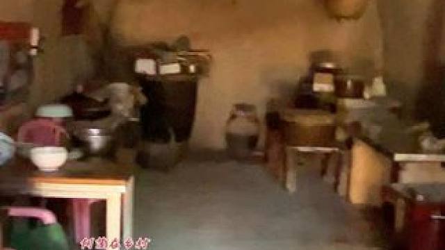 村里的风景，虽平淡，但耐看。也许生活并不便利，却最温暖的治愈。长大后才明白，平凡无奇的小村里藏着最惬