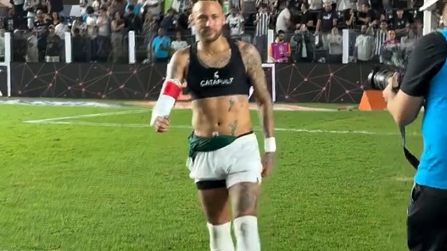 非常不易！谢场时眼含热泪啊