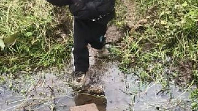 这个路有点滑。