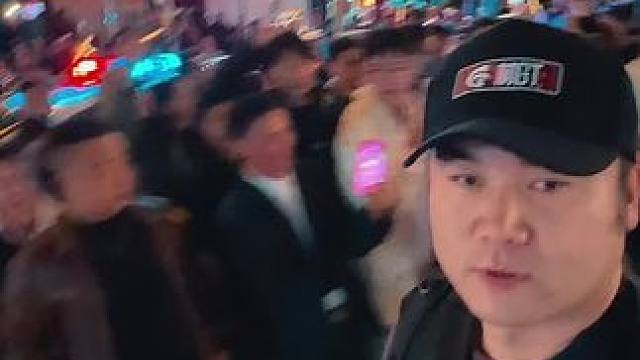 虽然没有参加巡游，但是我却拍了更好的现场视频。