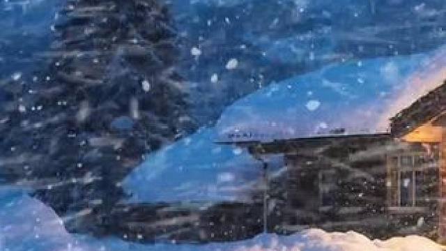 雪地上的小木屋，在这里住下来放松入眠吧