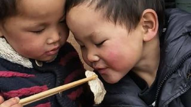 小双今天对大双挺好的。