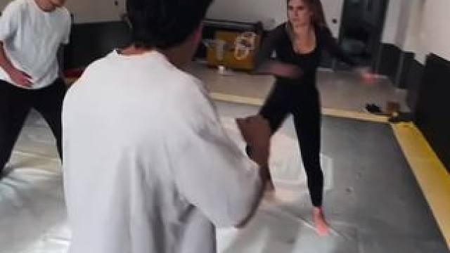 特技演员幕后彩排也很帅啊