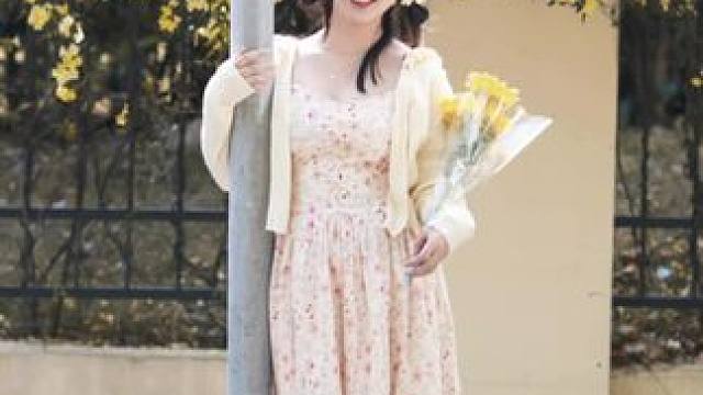 暗恋这种事好比耳机里的音乐声。 即便对自己而言是包裹整个身躯的震耳欲聋，旁人却仅仅听得见一缕泄露的细