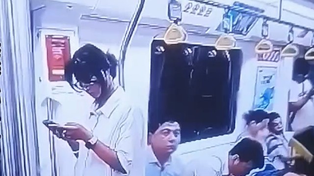 一个得到了座位 一个得到水果 一个得到教训