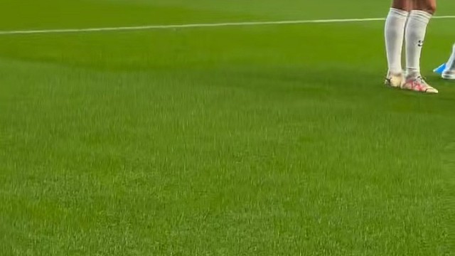 蹦蹦跳跳像小孩子一样34岁阿扎尔重返斯坦福桥参赛