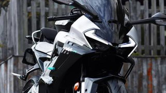 拿起钥匙，忘记她