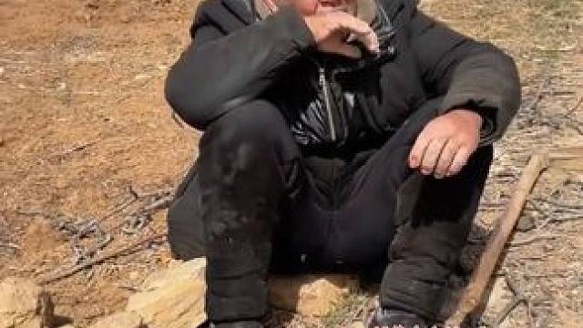 小时候向往城市里的喧器和繁华，长大后却更爱这平凡的乡村烟火气，在这里的生活是晨起暮落，日子是柴米油盐