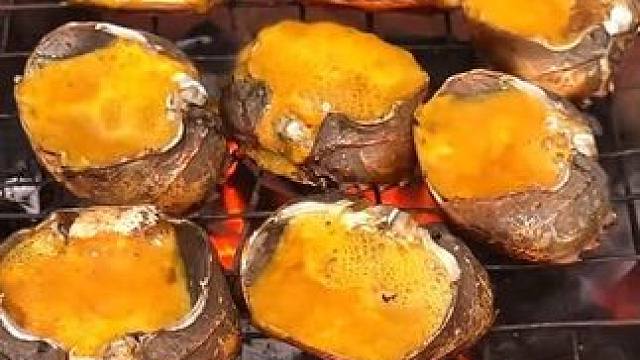 今天的午饭碳烤蟹黄