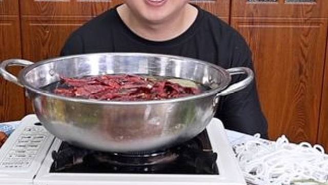 天冷了来一顿香喷喷的麻辣火锅吧。