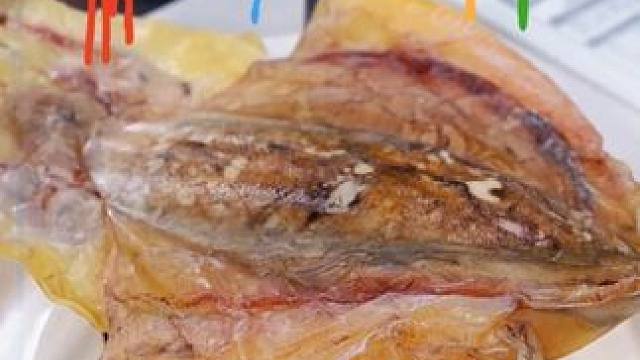 今天炖了适合全家老小爱喝的墨鱼煲鸡汤，又香又鲜好喝又营养，赞！！！