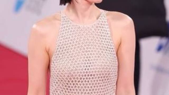 孙艺珍青龙颁奖典礼红毯穿搭颜值状态