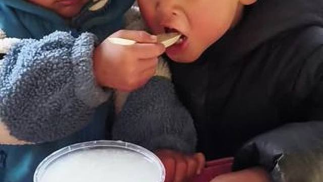 双双今天挺乖的。