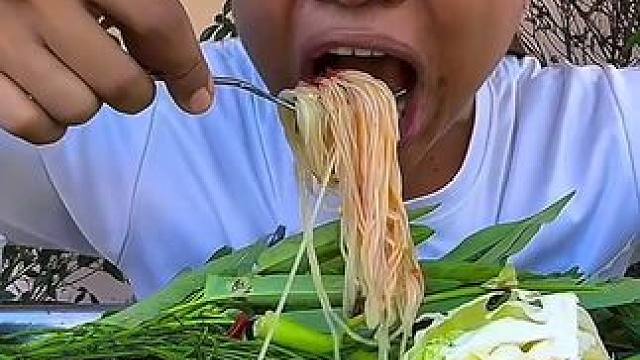 这一口酸辣浇汁️米粉真过瘾