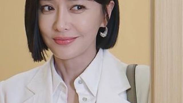 闪耀的她，闪“腰”的他