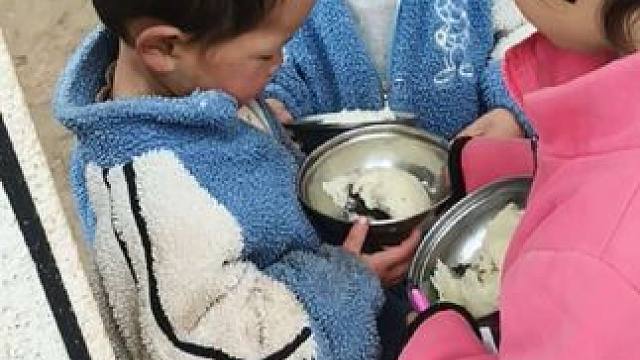 小双要吃有肉的包子。