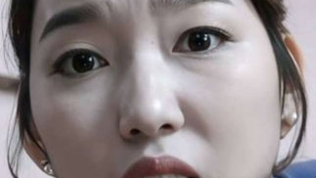 小伙给丈母娘展示自己的厨艺