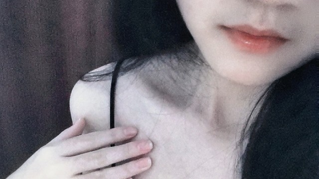 重听旧歌时那些我们过往的回忆突然涌上心头。