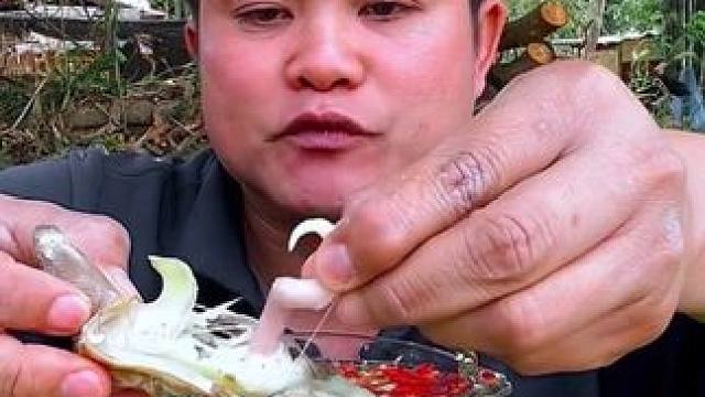 鲜辣小米辣蘸水️烘烤大蜗牛螺