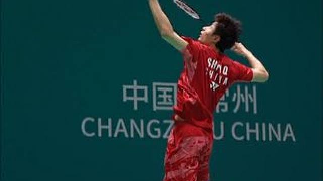 挥拍，就是现在 梦想的光芒 照得脸发烫