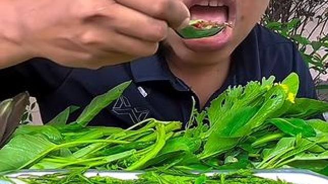 新鲜蔬菜酸辣凉拌️生蚝肉