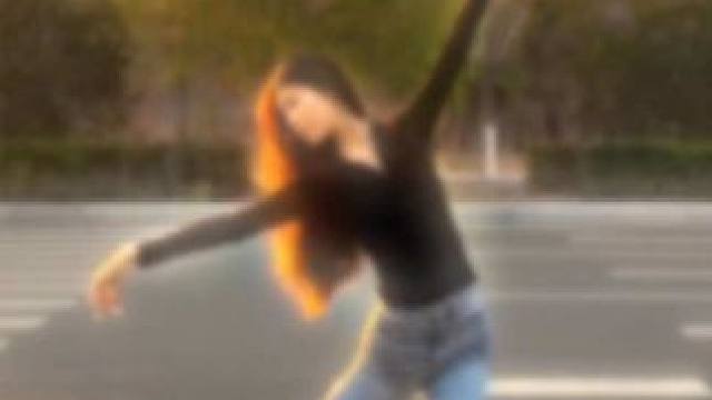 惆怅的枫叶拍过我的肩