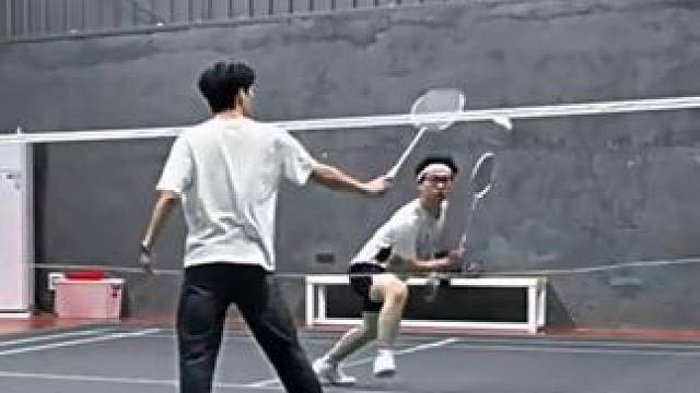 去打羽毛球的100个理由 1. 天气好，去打羽毛球 2. 换新拍，去打羽毛球 3. 新鞋到，去打羽毛