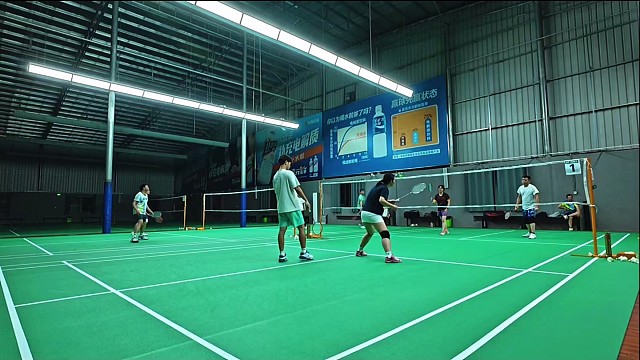 打羽毛球嚒  我很温柔的