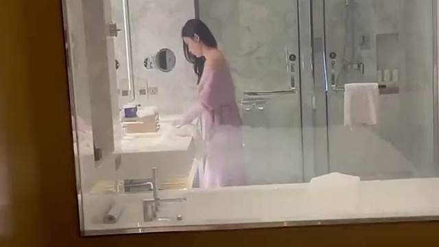 你就不能洗一半的时候打开？