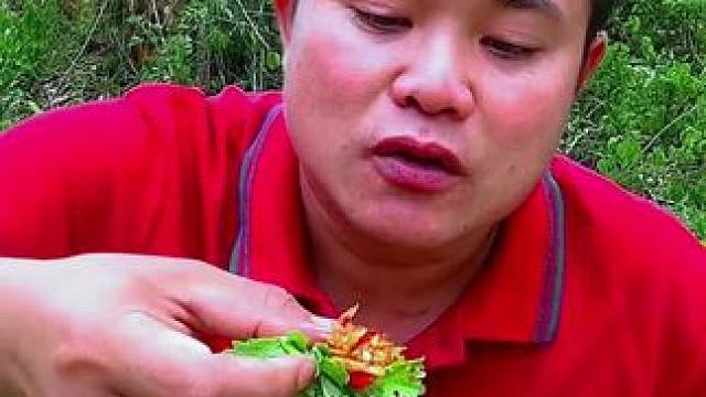 很辣很辣的凉拌木瓜丝搭配小煮螺