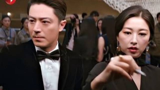 你的眼睛里全是我，而我的眼睛里也只有你。