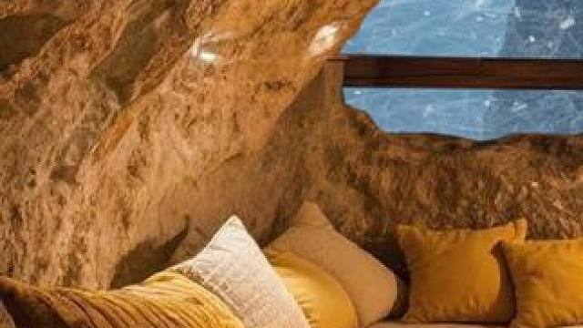 温暖山洞用来躲避暴风雪，呆在洞穴里放松入眠吧