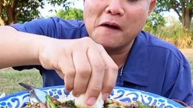 酸辣️鱼杂炖茴香香米饭团