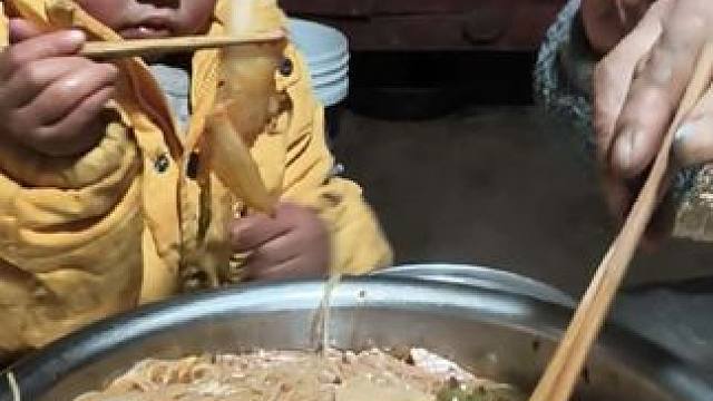 今天晚上煮火锅吃。