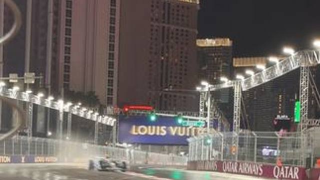 赛道边直击拉斯维加斯排位雨战