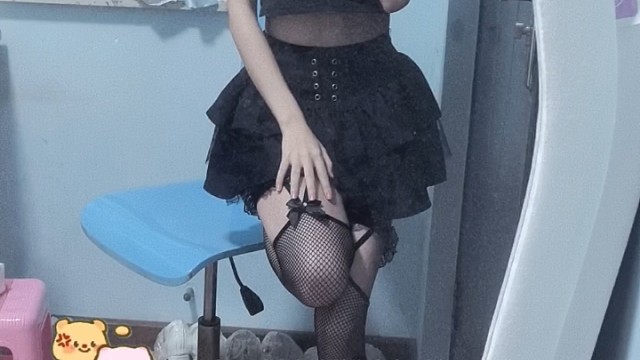 你爱她这件事你从来都是看心情在看透一切的时候失去或许比拥有更踏实。