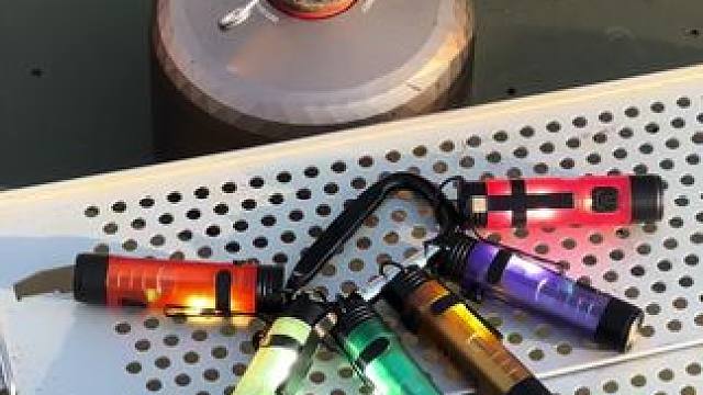 灯小用途不少，关键价格太香 装口袋钥匙扣都可以，晚上总有用得到的时候。多种颜色带夜光，亮度表现也很不