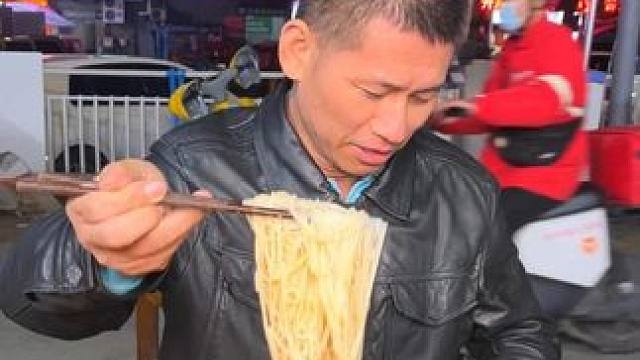 大哥手都是因为紧张还是天冷哟