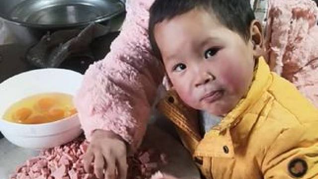 今天准备炒一个鸡蛋炒饭吃。