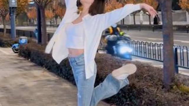 惆怅的枫叶 拍过我的肩