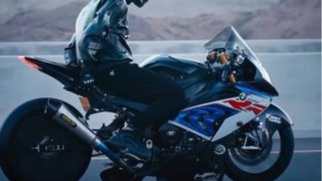 逆风的方向，更适合飞翔，我不怕千万人阻挡，只怕自己投降。