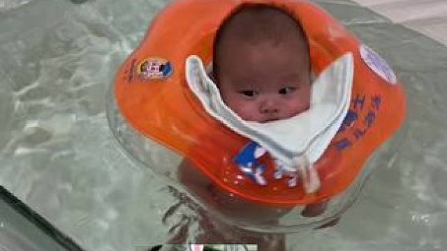 超爱游泳的小胖崽儿 #