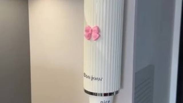纸杯放里面用一个取一个也太方便了！提升幸福指数！饮水机旁装一个，客人